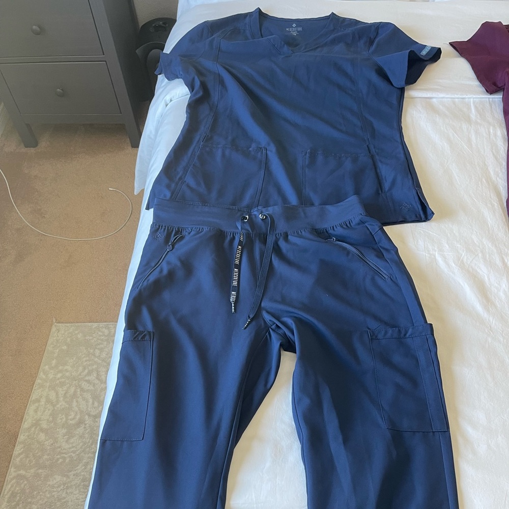 womens scrubs
